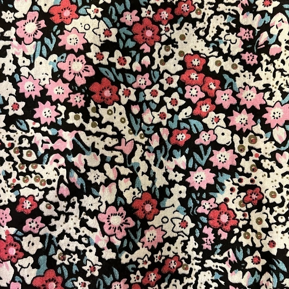 Serengeti 3/4 sleeved, v neck floral pattern blouse. Size Medium. - Picture 9 of 10